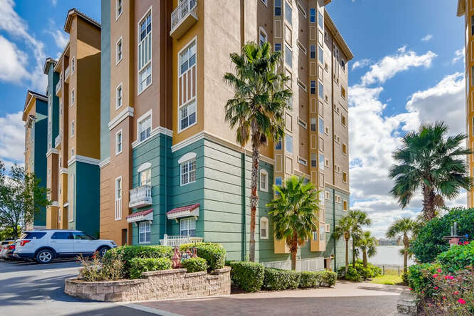 Orlando House: 8749 The Esplanade Unit 32