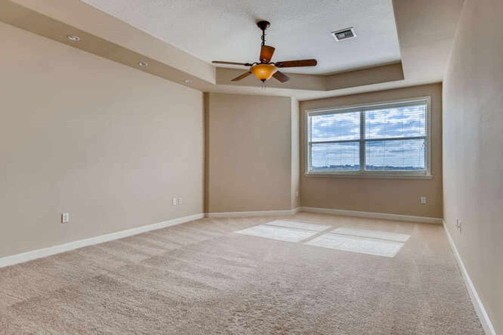 Orlando House: 8749 The Esplanade Unit 32
