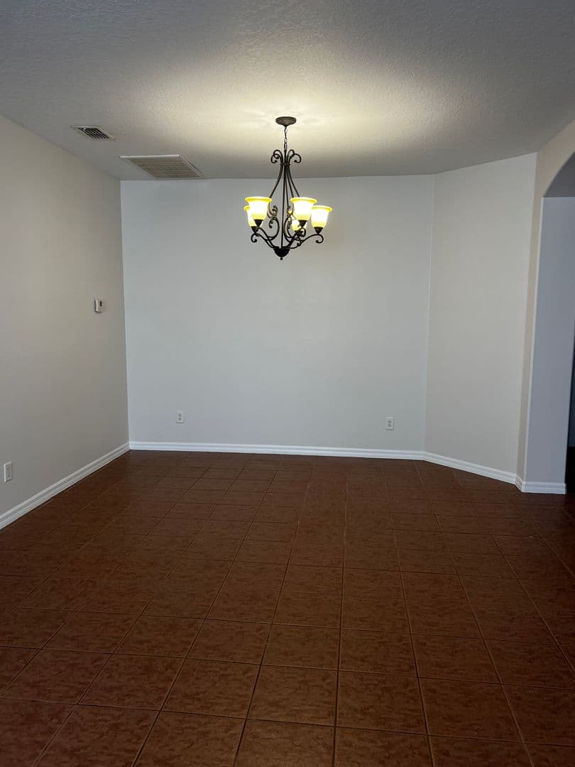 Orlando House: 8838 Leeland Archer Blvd.