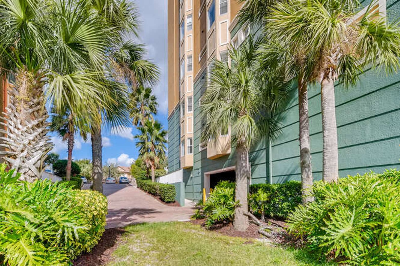 Orlando House: 8749 The Esplanade Unit 32