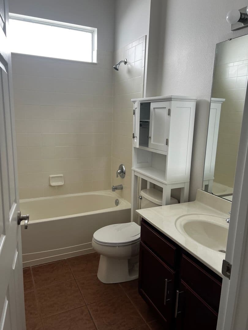 Orlando House: 8838 Leeland Archer Blvd.
