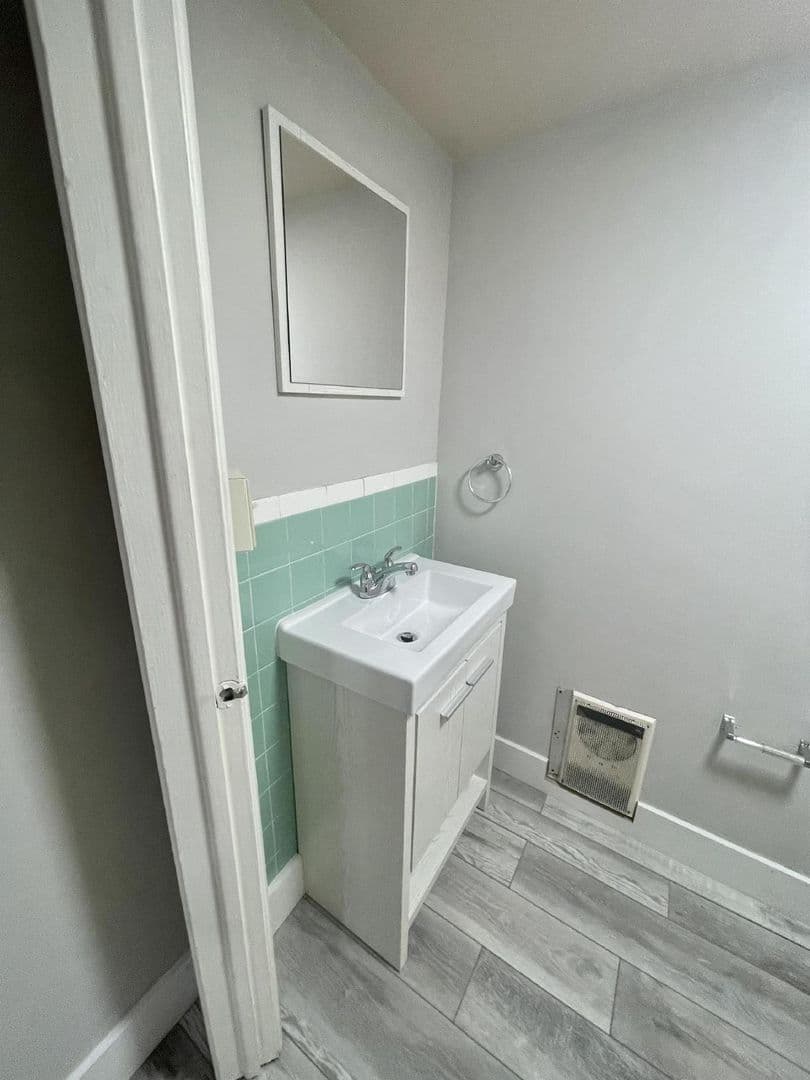 Bloomington Apartment: 416 E. 2nd St.