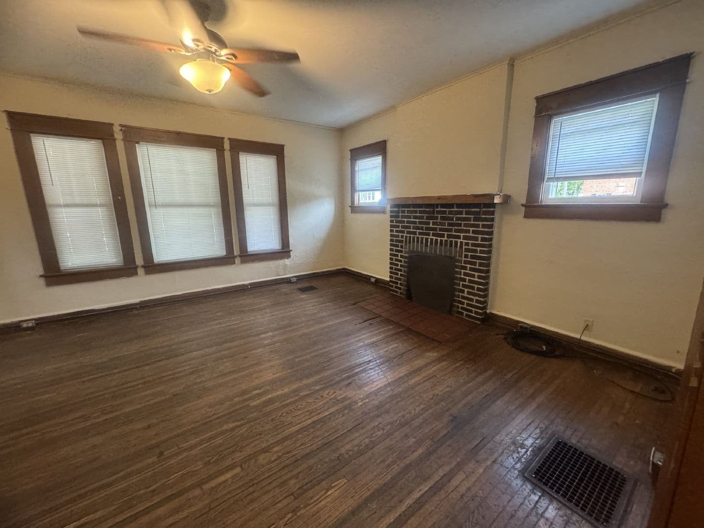 Bloomington House: 320 N. Lincoln