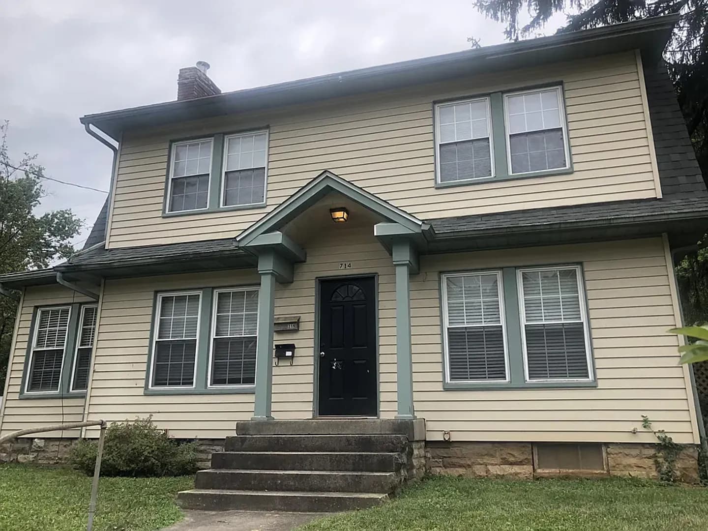 Bloomington House: 714 E 1st St