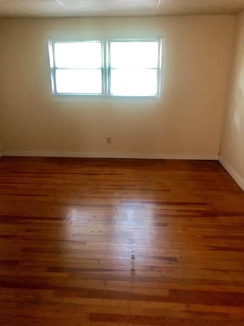 Bloomington House: 425 E 7th