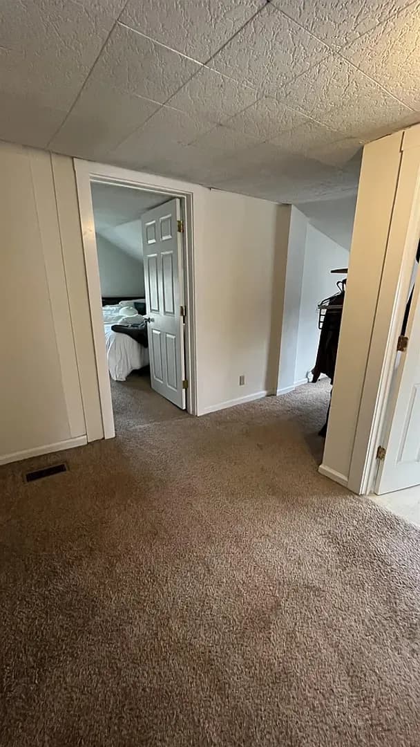 Bloomington House: 810 N Lincoln St