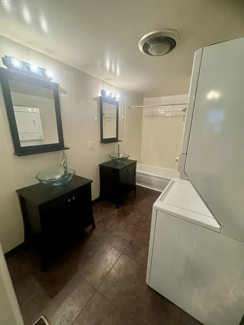 Bloomington House: 810 N Lincoln St