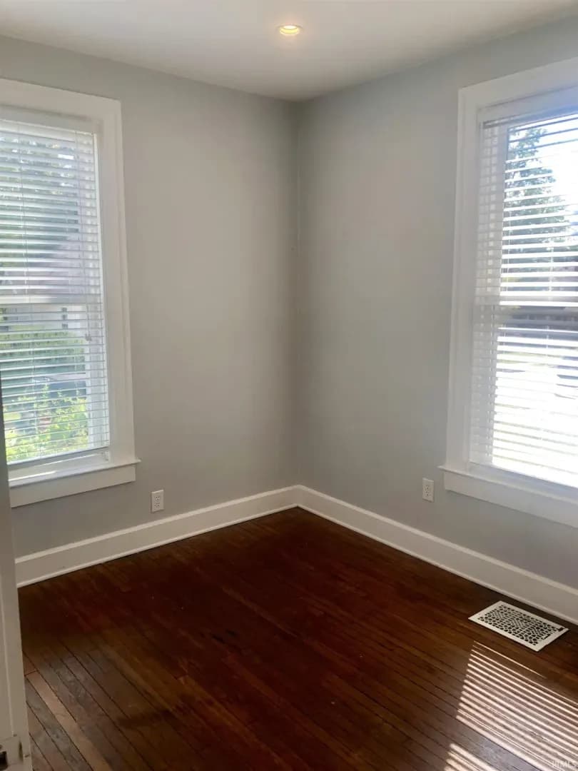Bloomington Apartment: 729 E Hunter