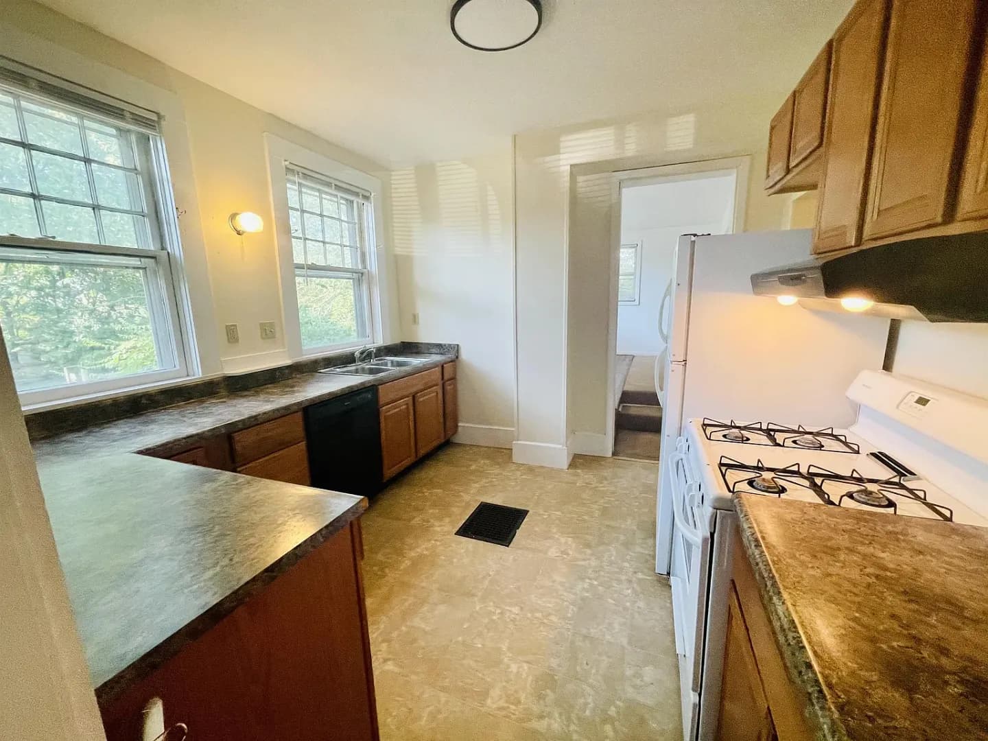 Bloomington House: 420 S Woodlawn Ave