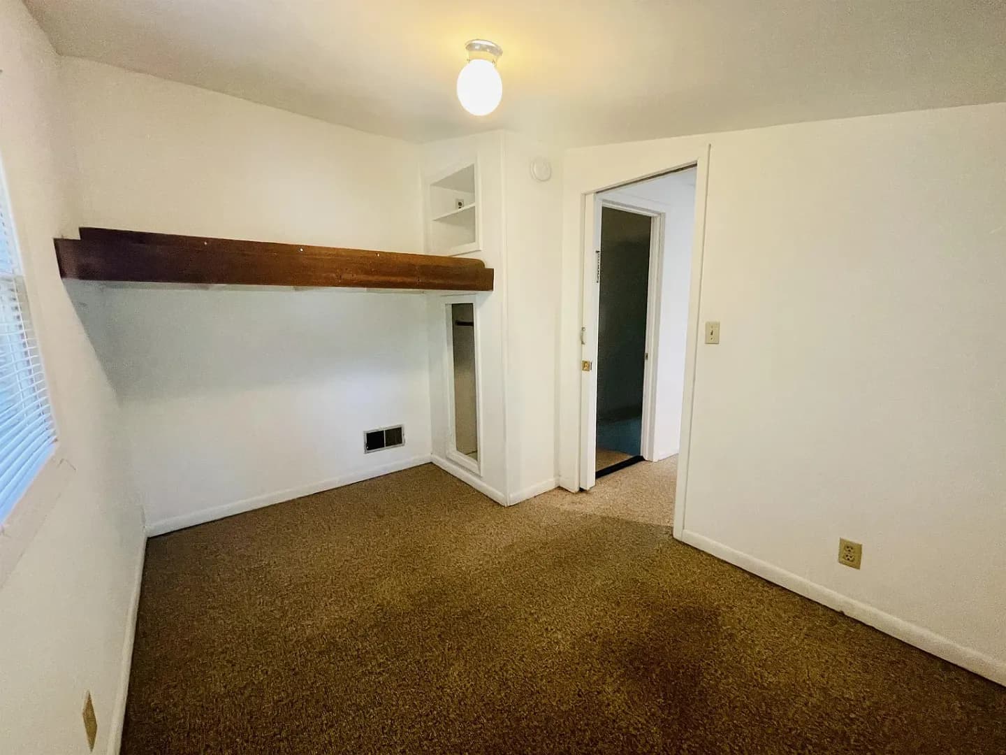 Bloomington House: 420 S Woodlawn Ave