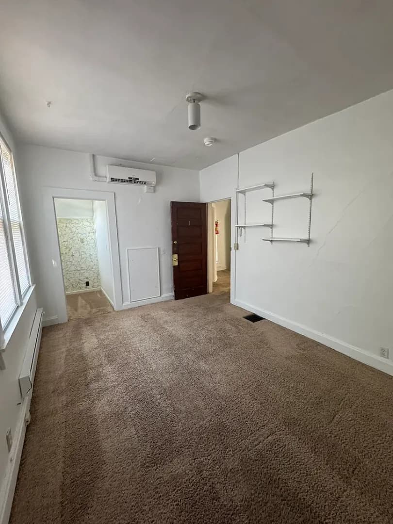Bloomington House: 420 S Woodlawn Ave