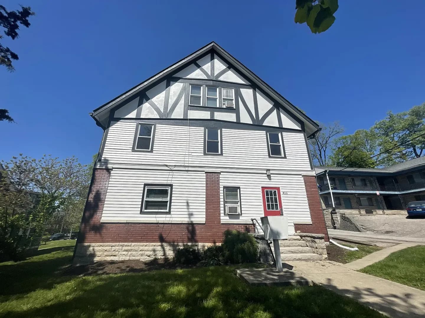 Bloomington Apartment: 420 S. Fess