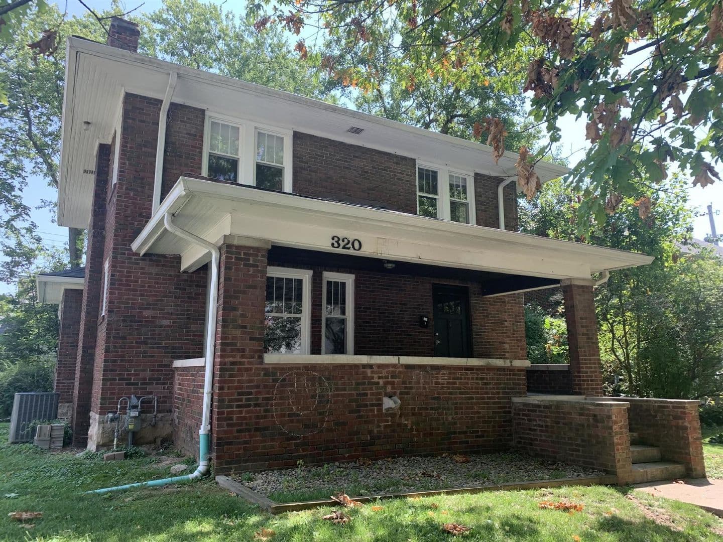 Bloomington House: 320 N. Lincoln