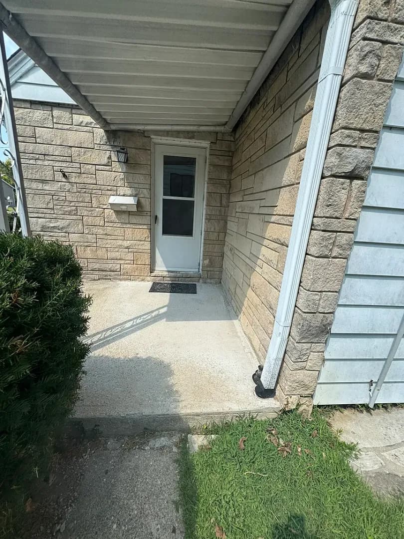 Bloomington House: 805 S Henderson St