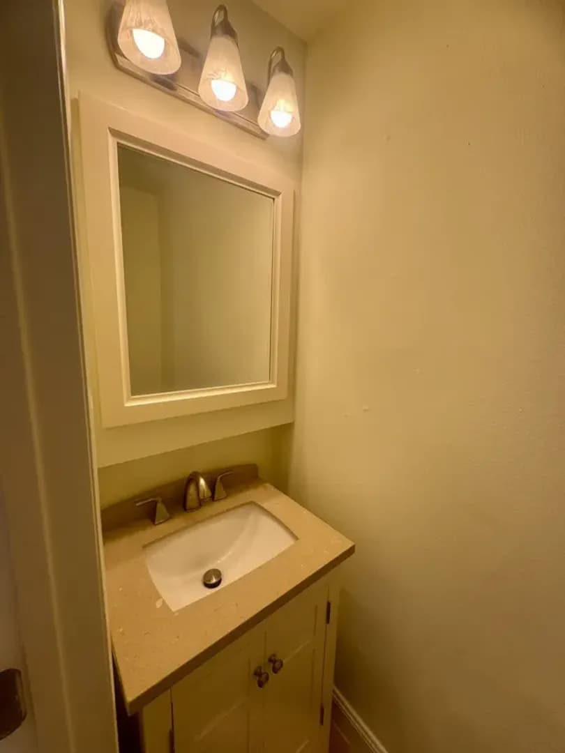 Bloomington Apartment: 521 E. 7th St.
