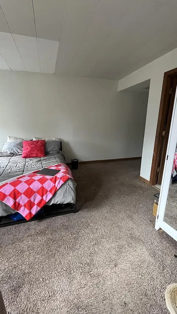 Bloomington House: 810 N Lincoln St