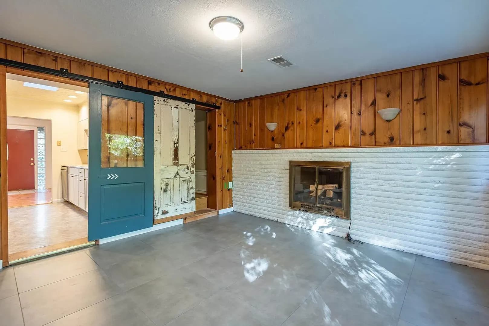 Bloomington House: 817 S Henderson