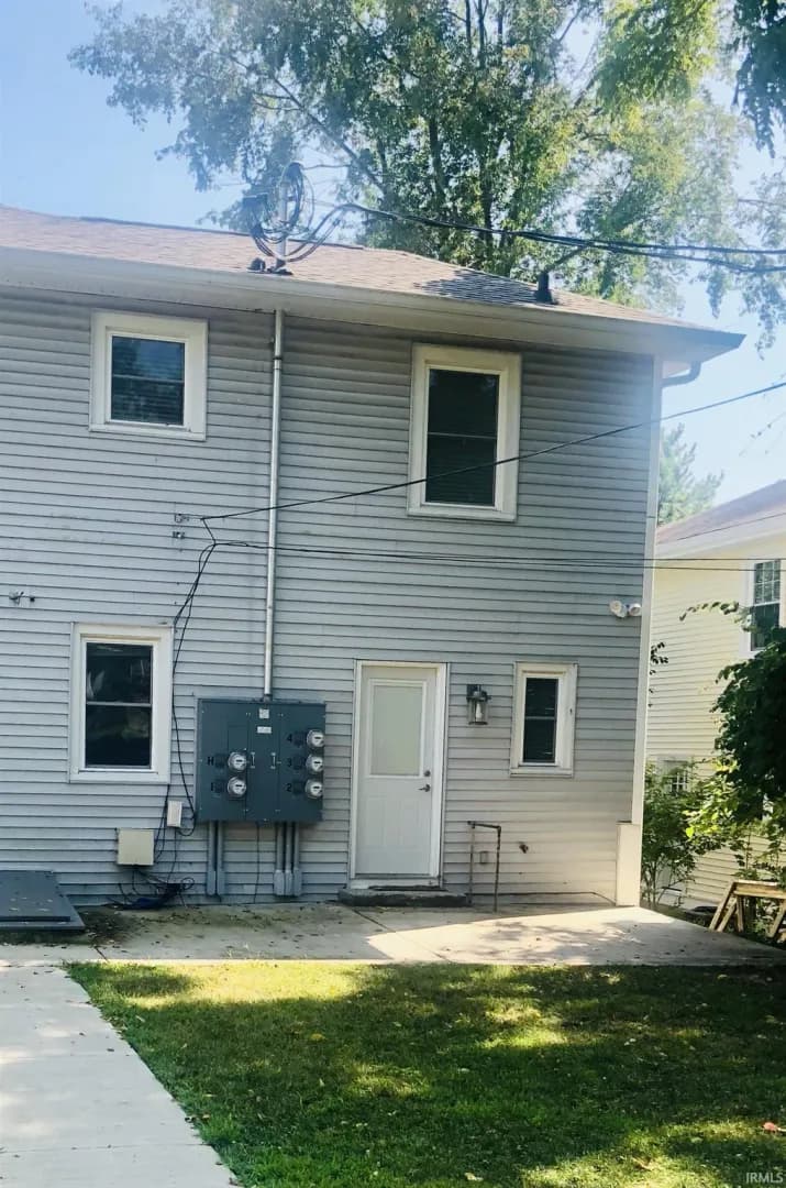 Bloomington Apartment: 729 E Hunter