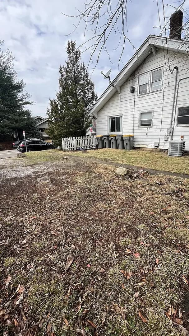 Bloomington House: 810 N Lincoln St