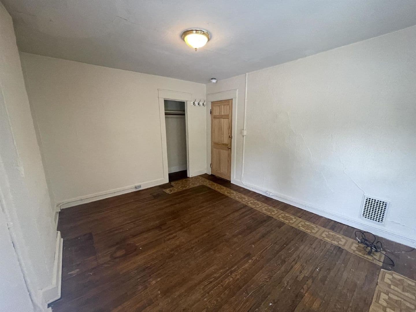 Bloomington House: 320 N. Lincoln