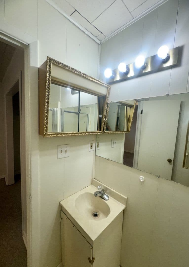 Bloomington Apartment: 416 E. 2nd St.