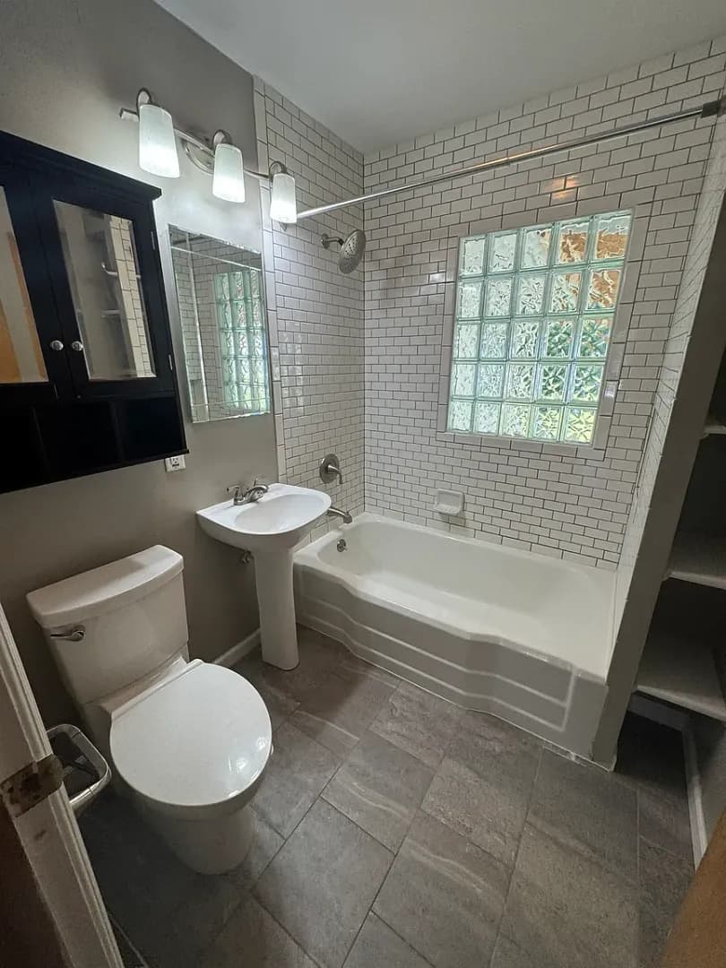 Bloomington House: 805 S Henderson St