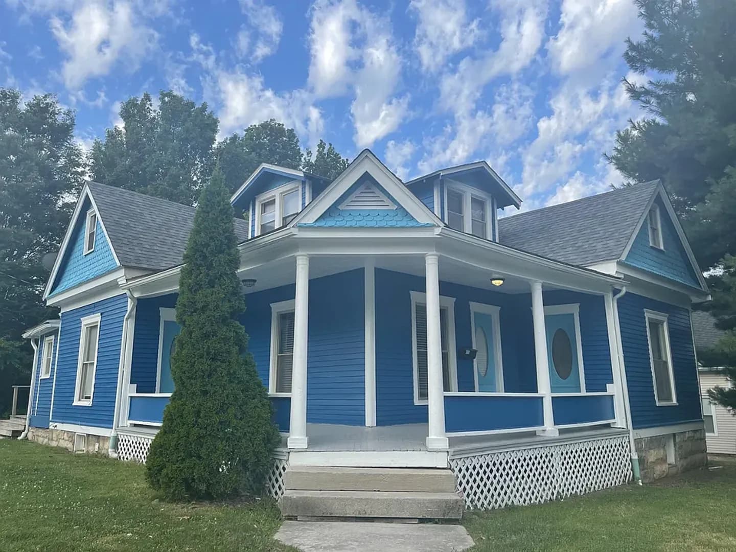 Bloomington House: 500 S Lincoln St