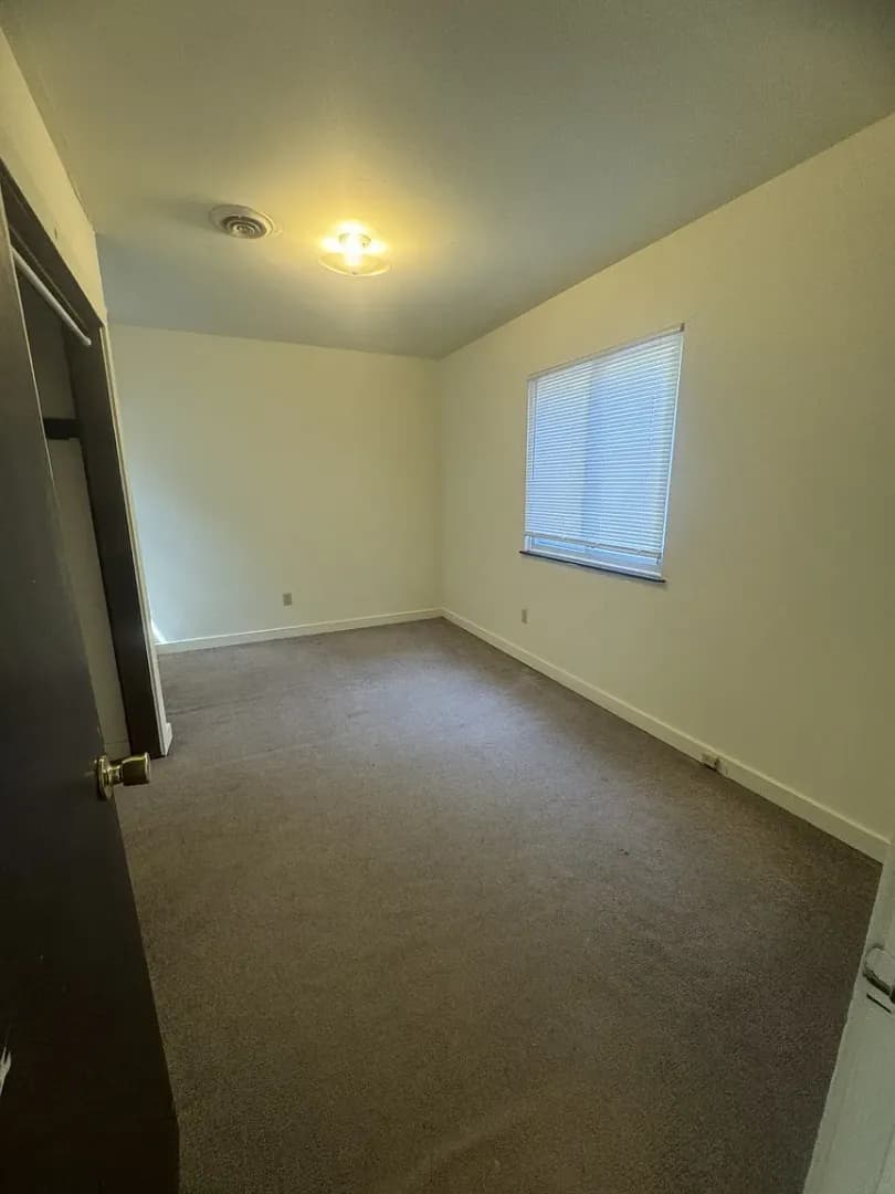 Bloomington Apartment: 521 E. 7th St.