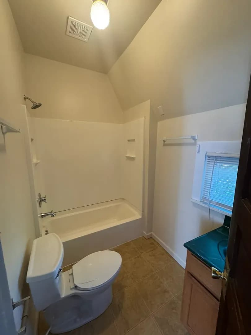 Bloomington House: 420 S Woodlawn Ave