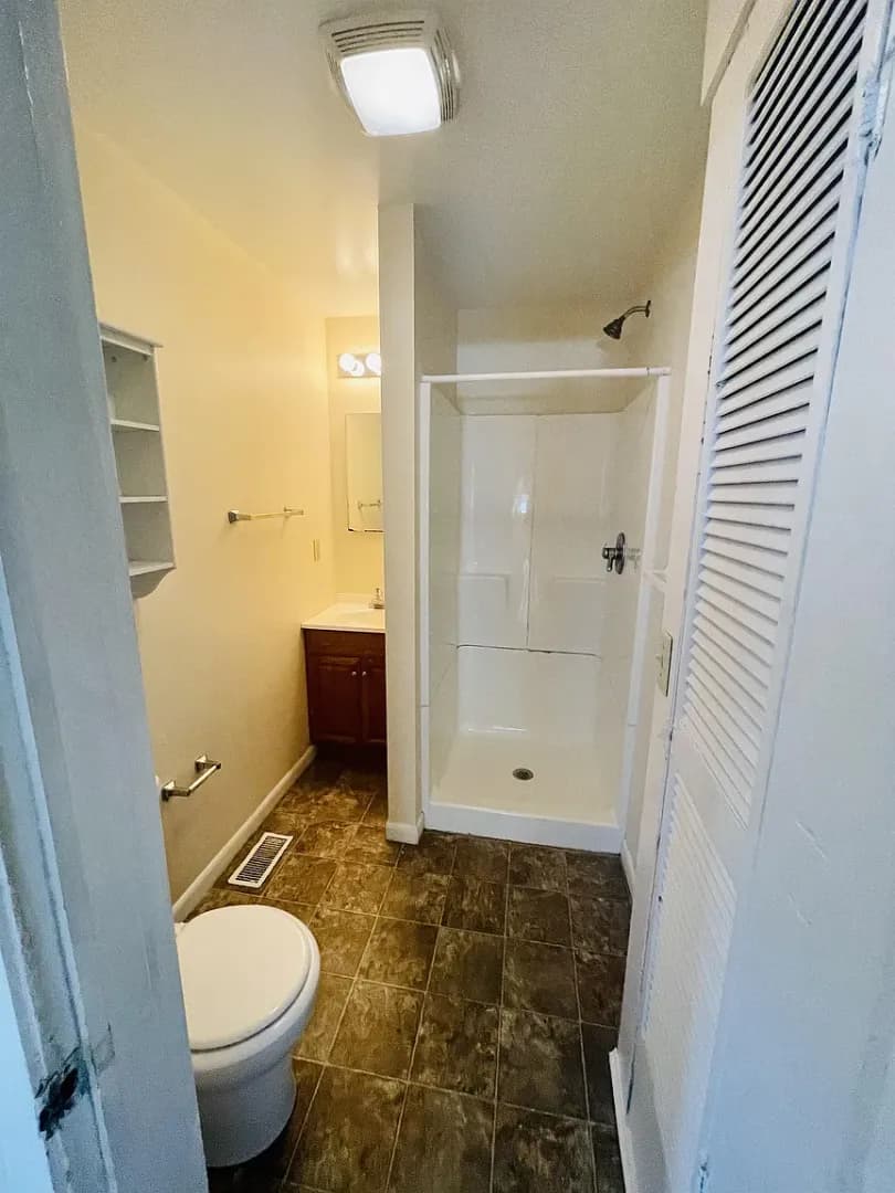 Bloomington House: 420 S Woodlawn Ave