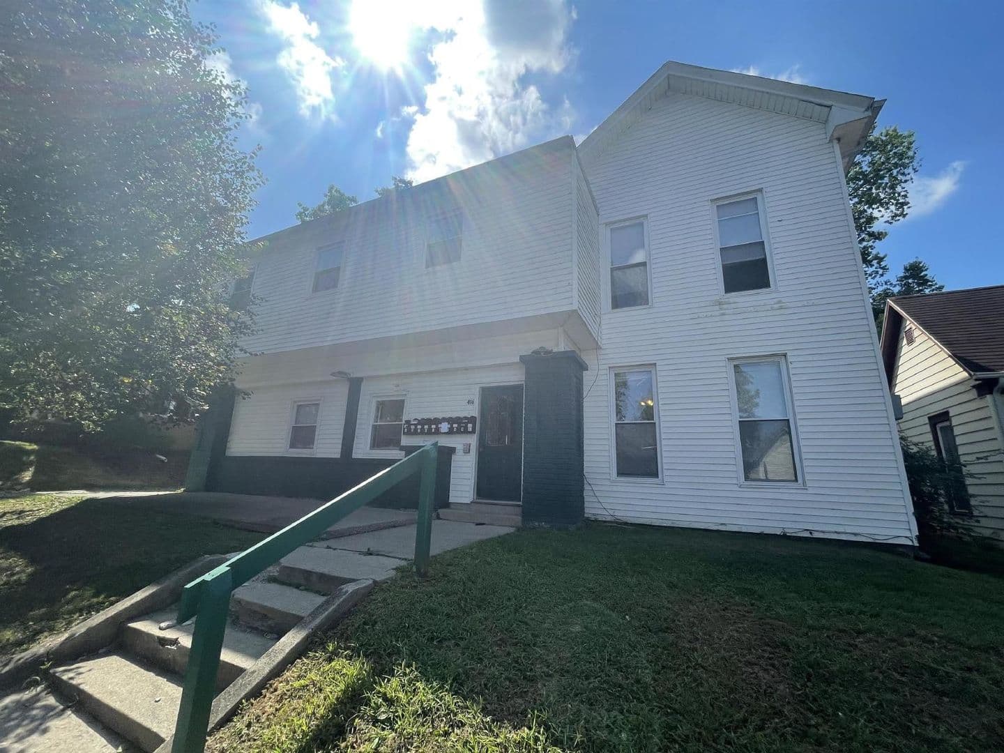 Bloomington Apartment: 416 E. 2nd St.