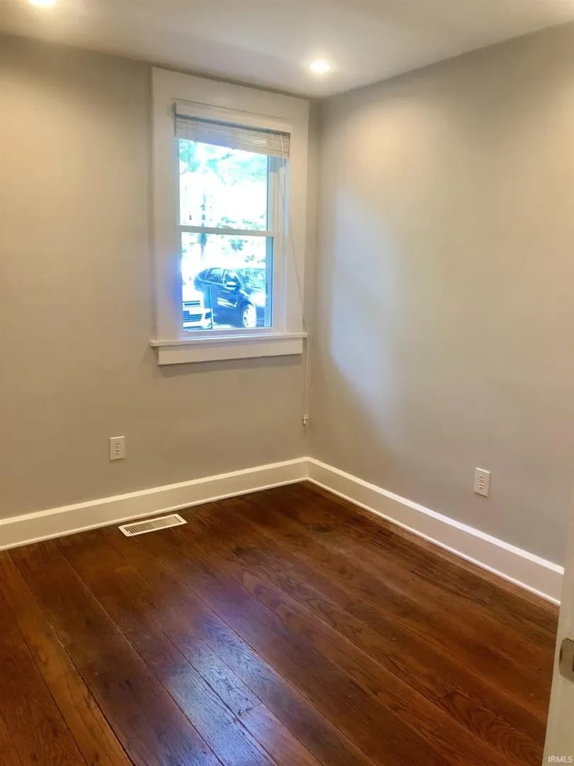 Bloomington Apartment: 729 E Hunter