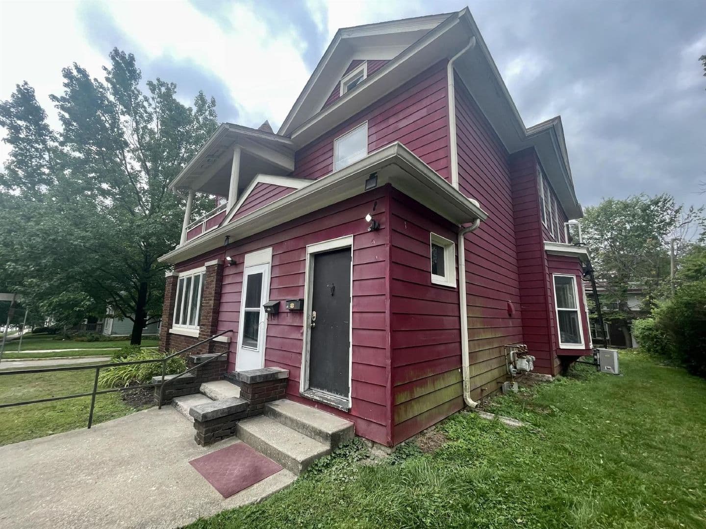 Bloomington House: 403 N. Indiana