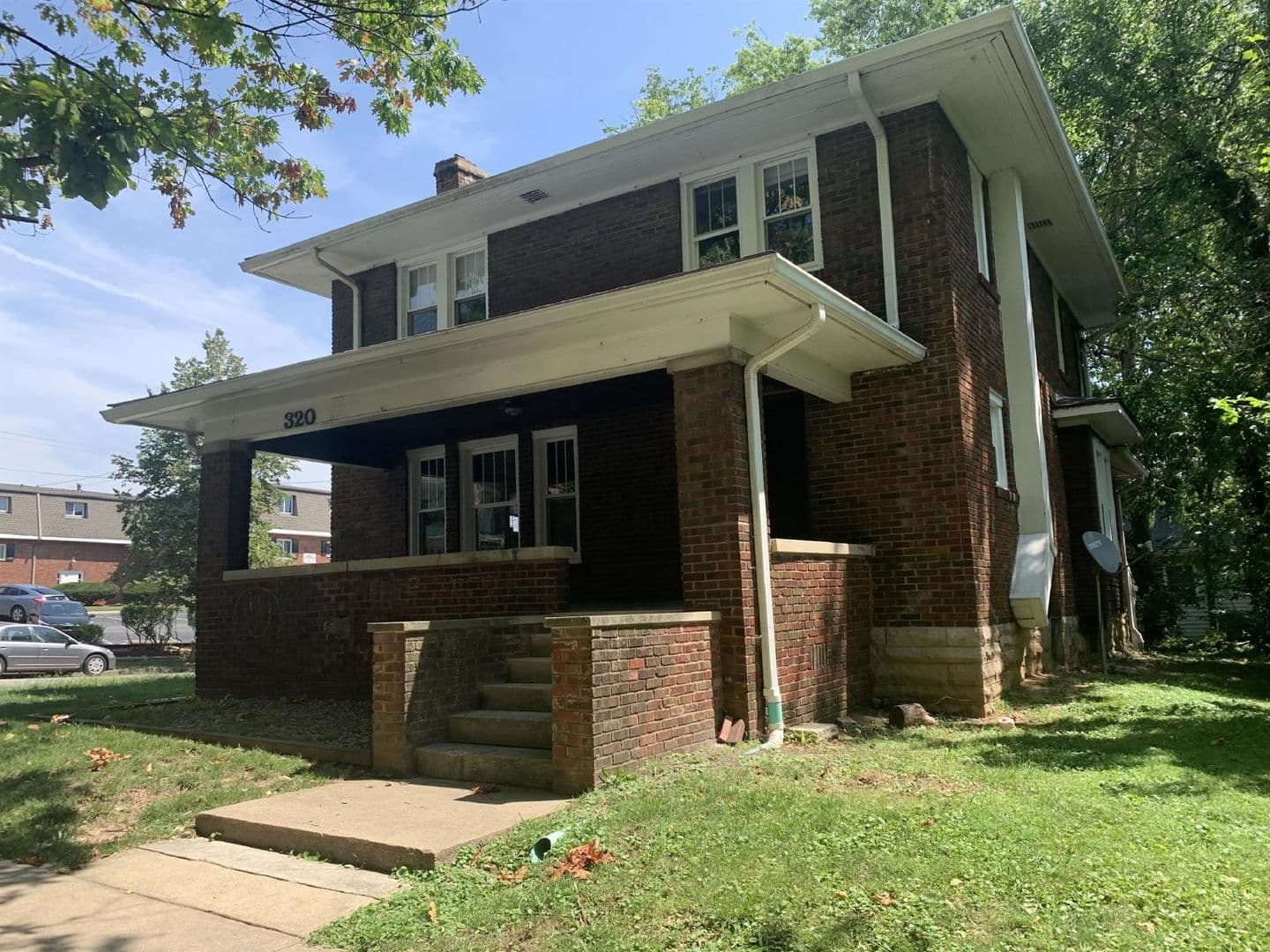 Bloomington House: 320 N. Lincoln
