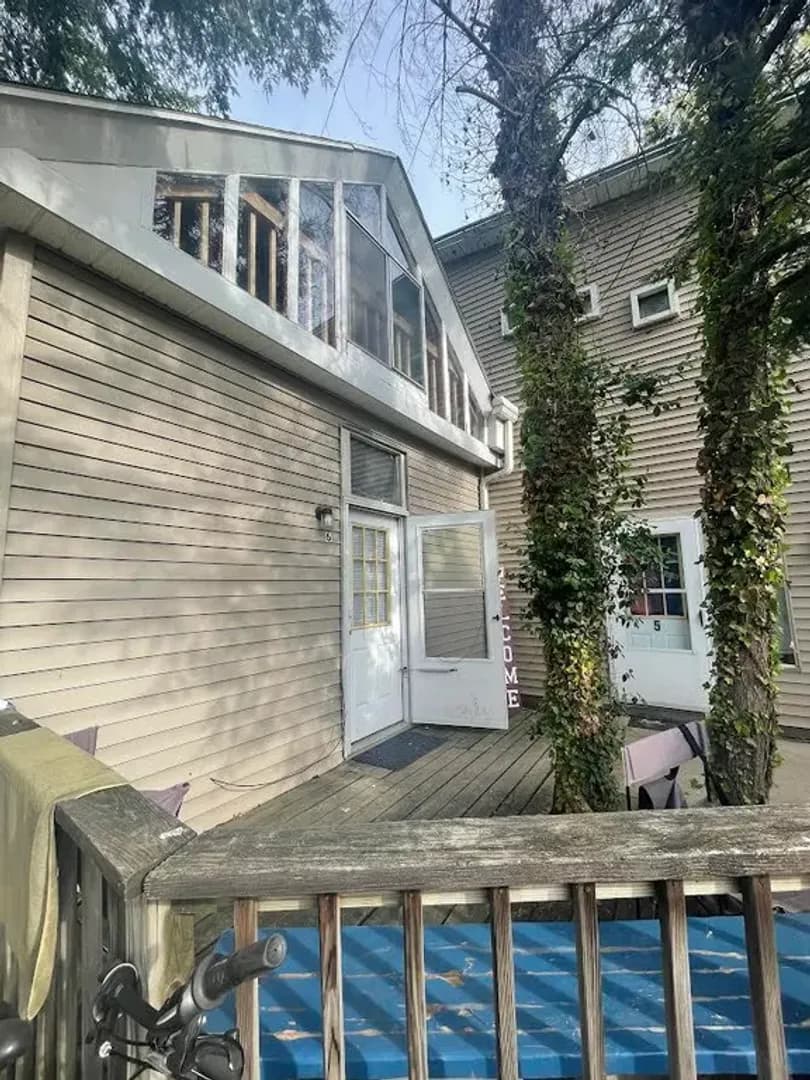 Bloomington Apartment: 521 E. 7th St.