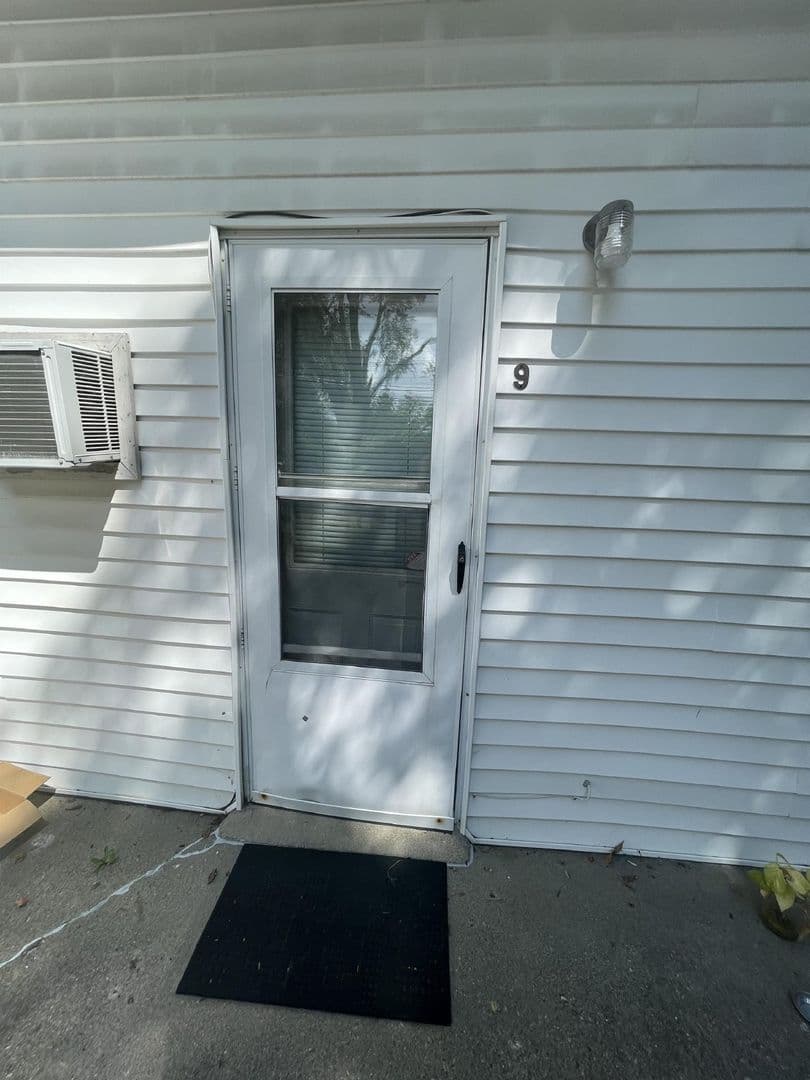 Bloomington Apartment: 416 E. 2nd St.