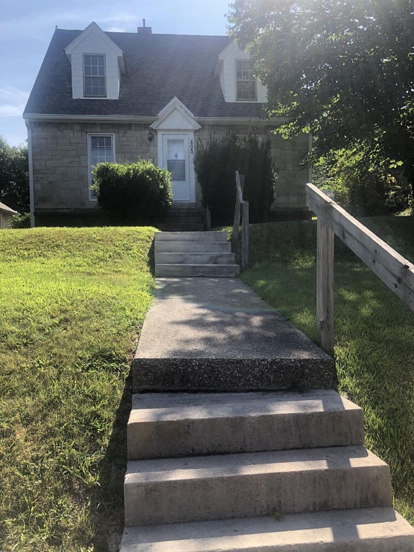 Bloomington House: 405 S. Eagleson