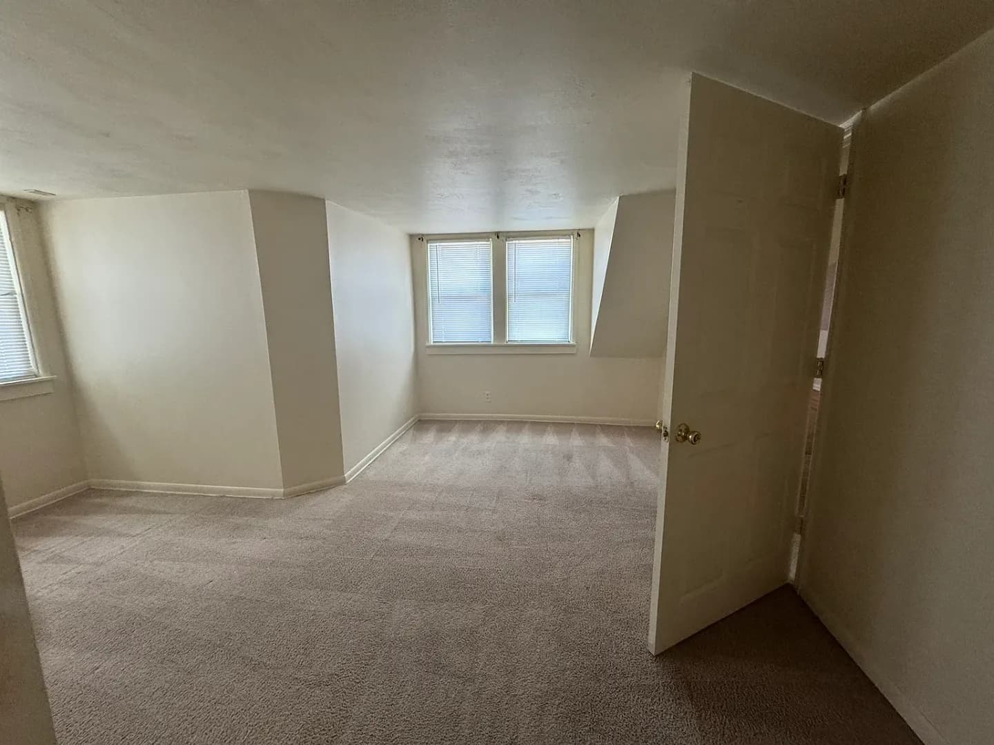 Bloomington House: 500 S Lincoln St
