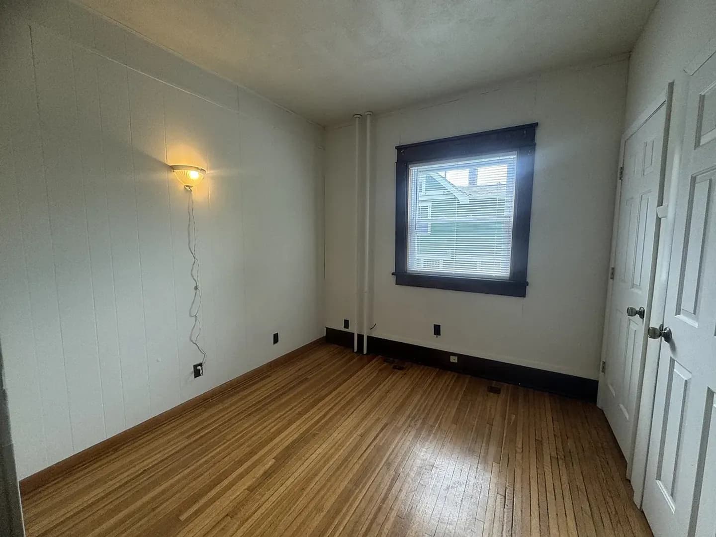 Bloomington Apartment: 420 S. Fess