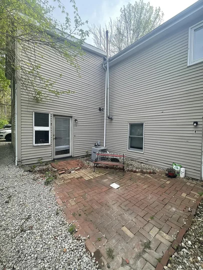Bloomington Apartment: 521 E. 7th St.