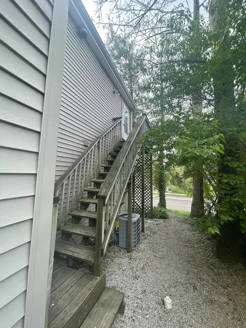Bloomington Apartment: 521 E. 7th St.