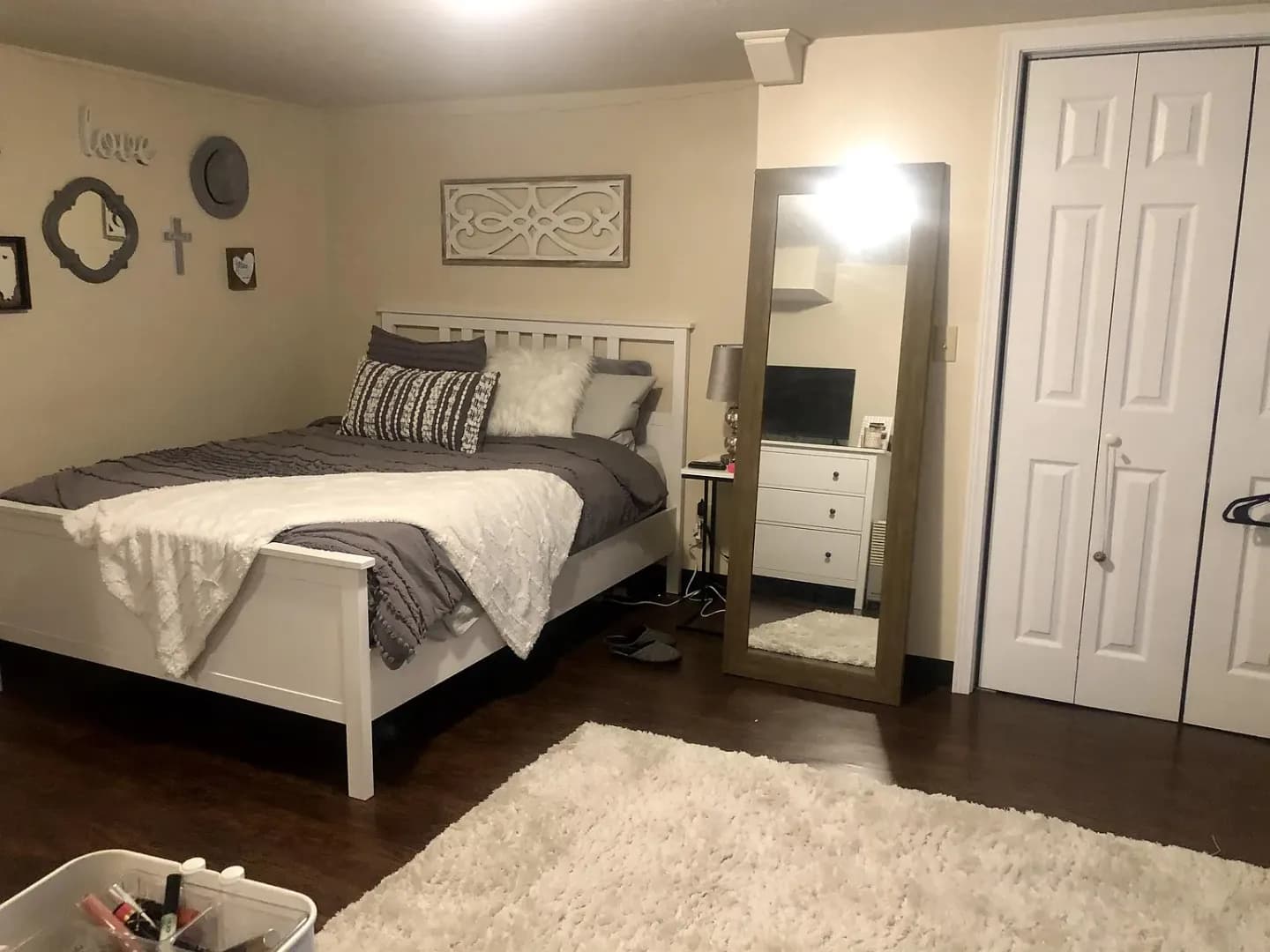 Bloomington House: 449 S Henderson St