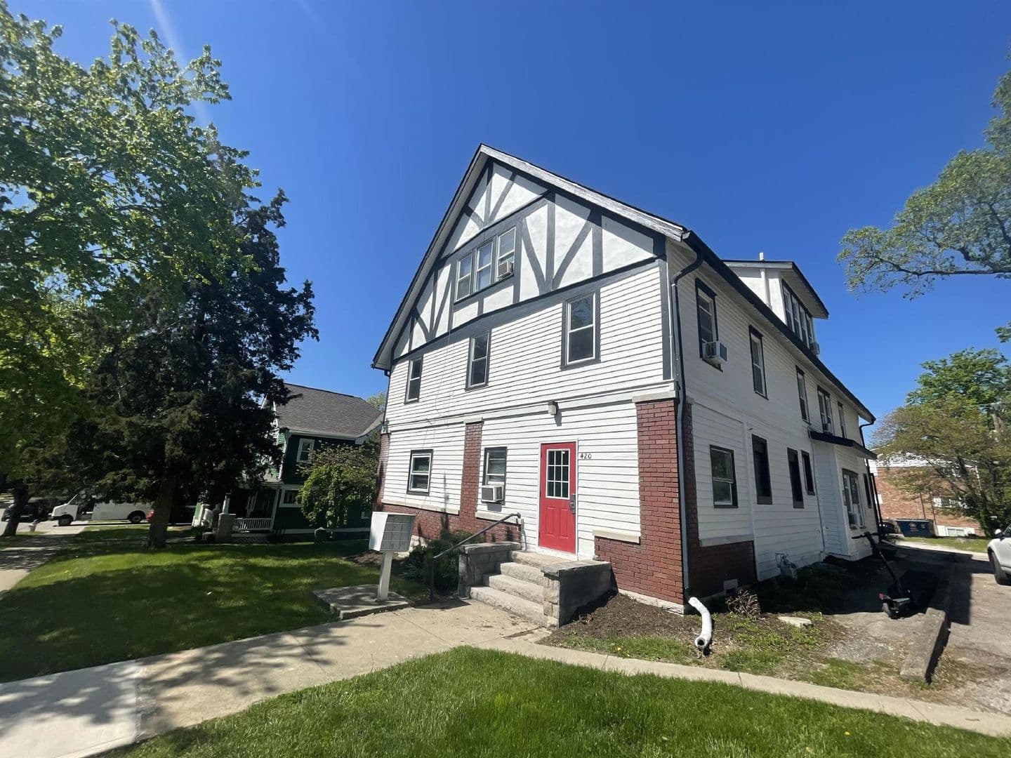 Bloomington Apartment: 420 S. Fess