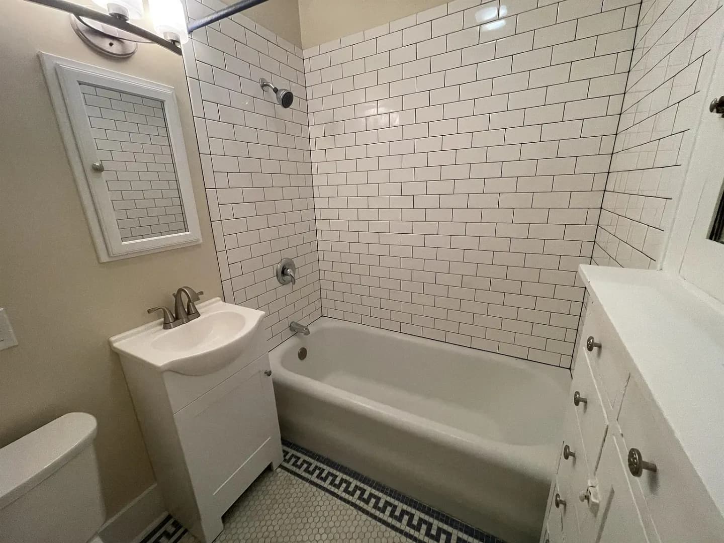 Bloomington House: 449 S Henderson St