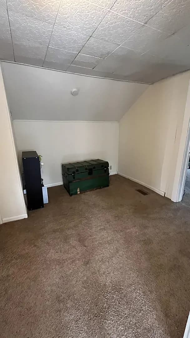 Bloomington House: 810 N Lincoln St