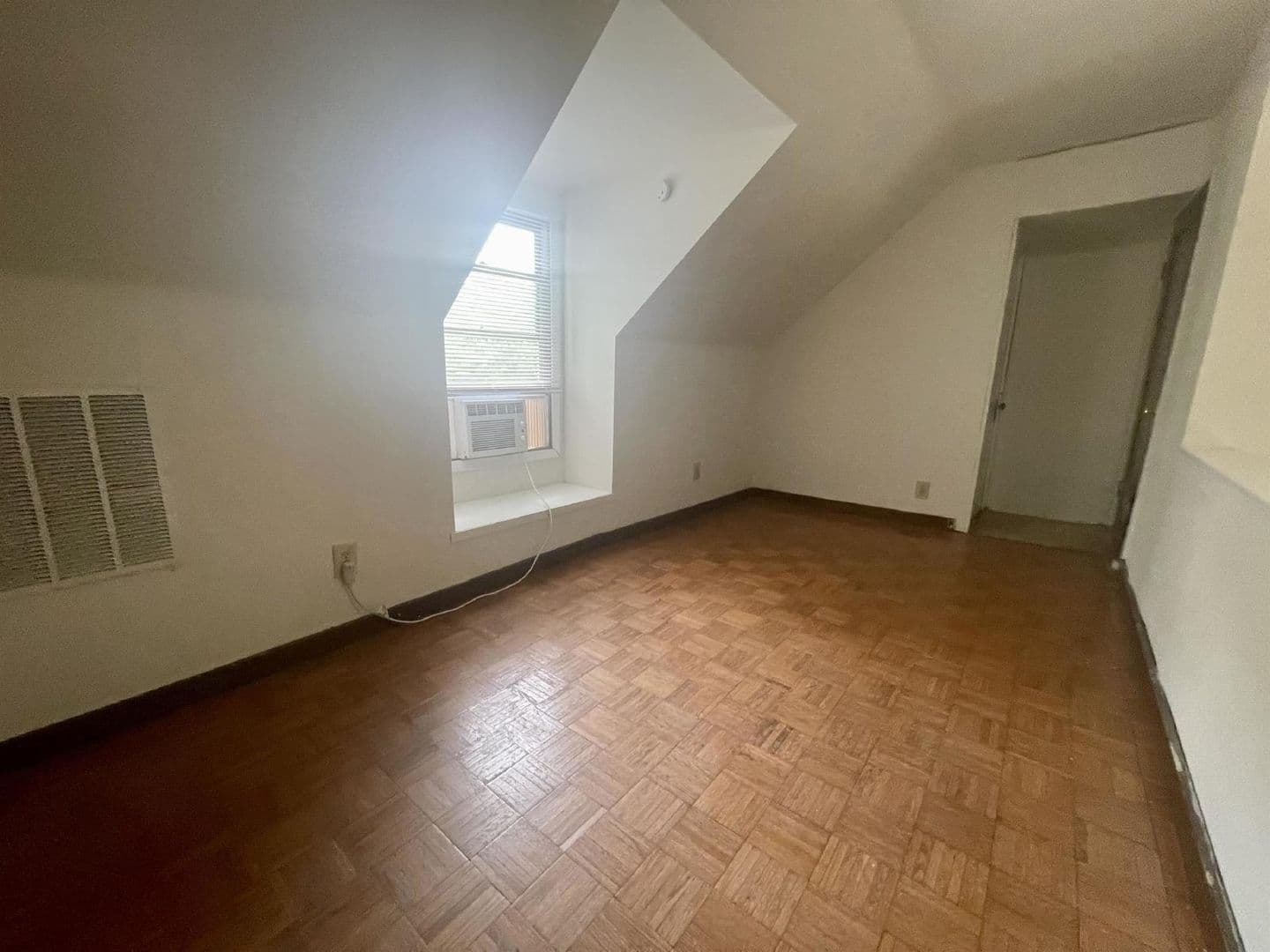 Bloomington House: 211 E. 2nd St.