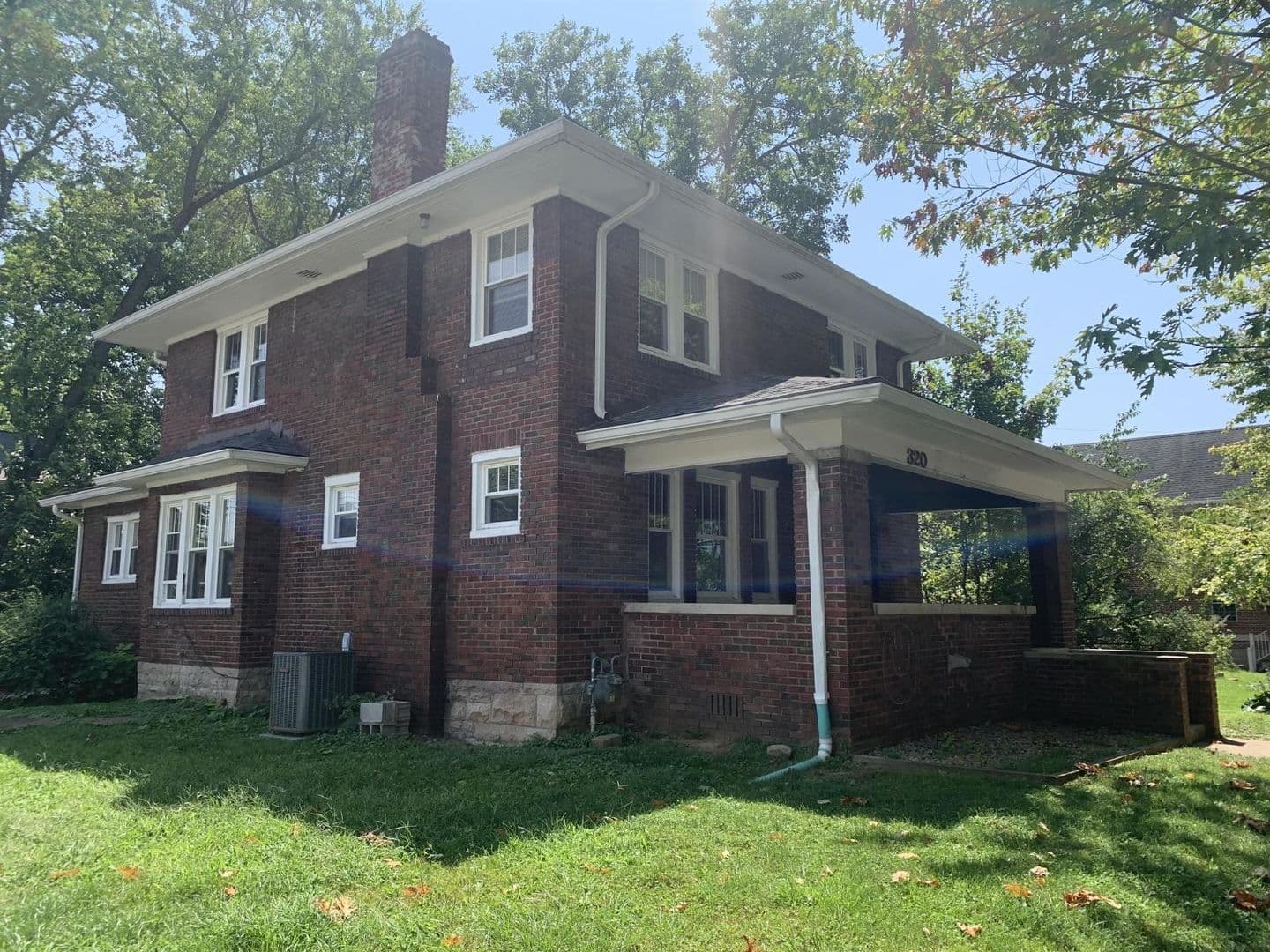 Bloomington House: 320 N. Lincoln