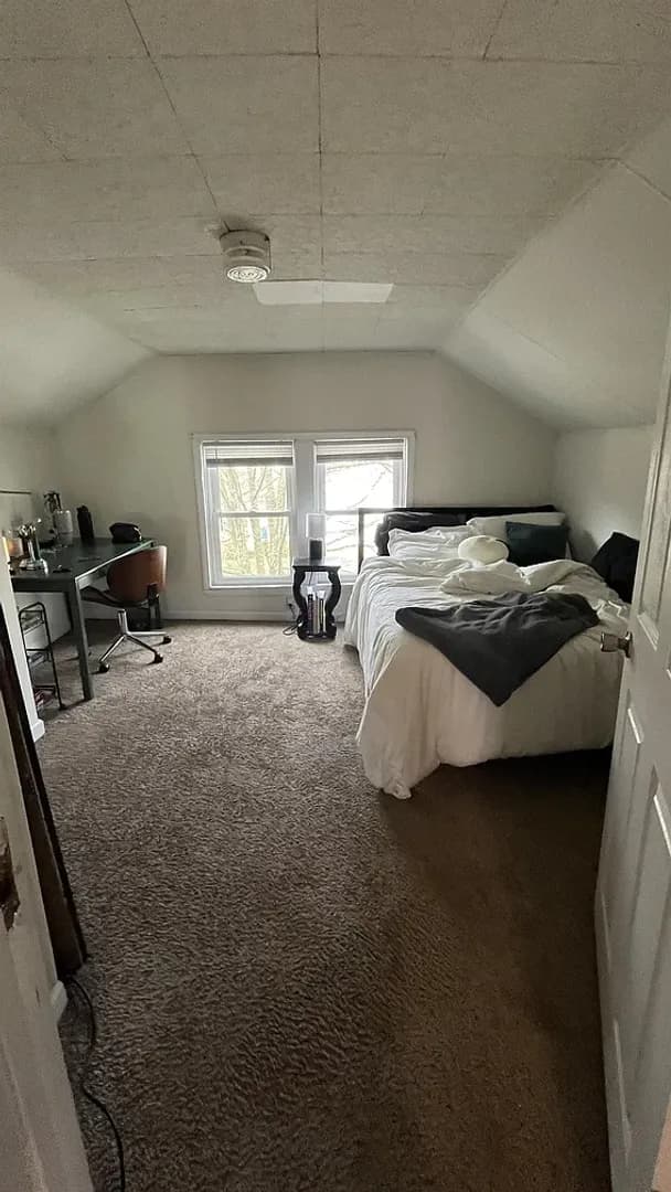 Bloomington House: 810 N Lincoln St