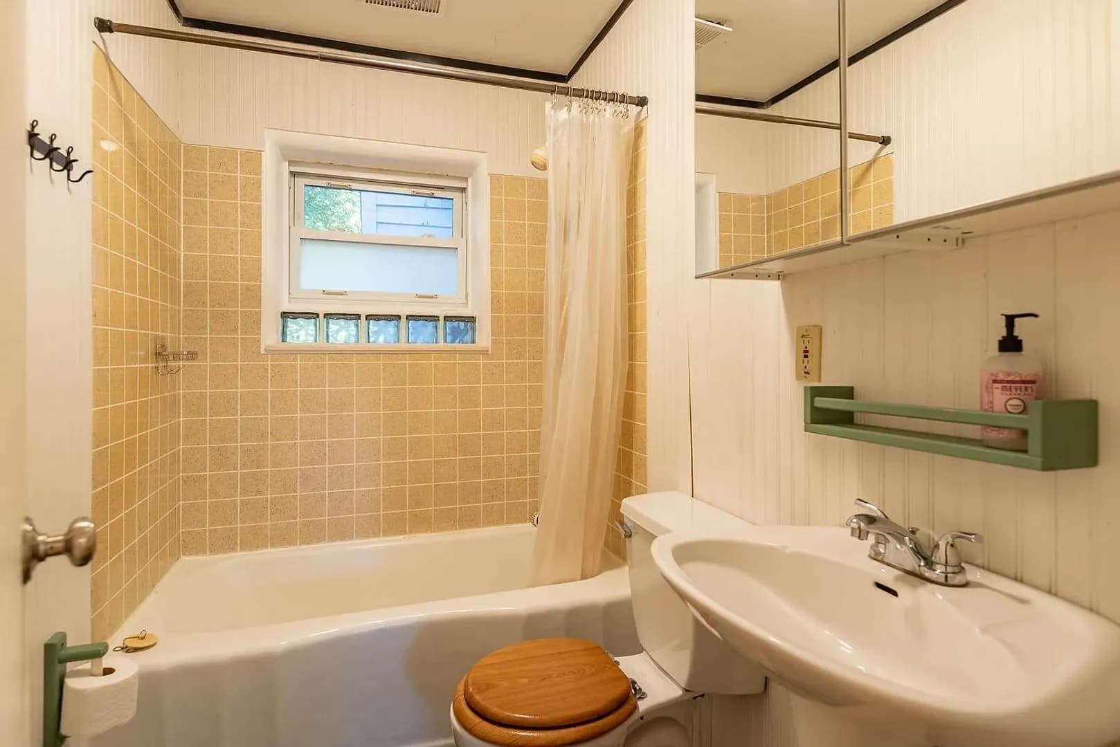 Bloomington House: 817 S Henderson
