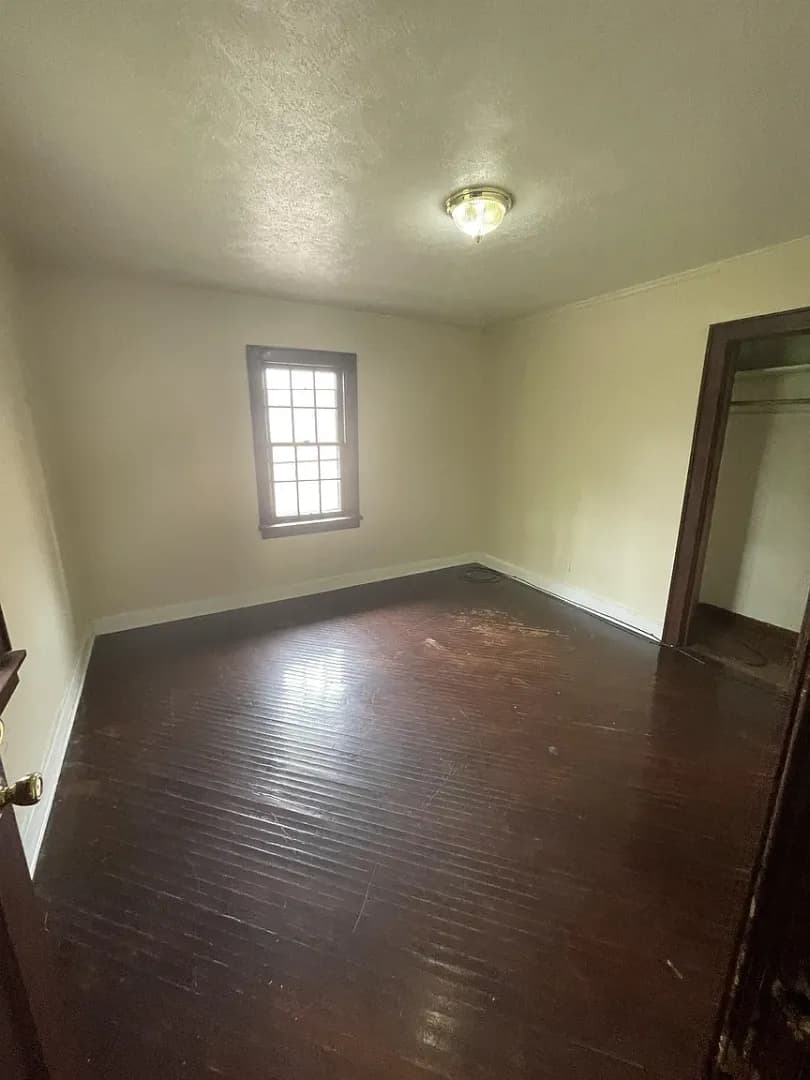 Bloomington House: 718 E Hunter